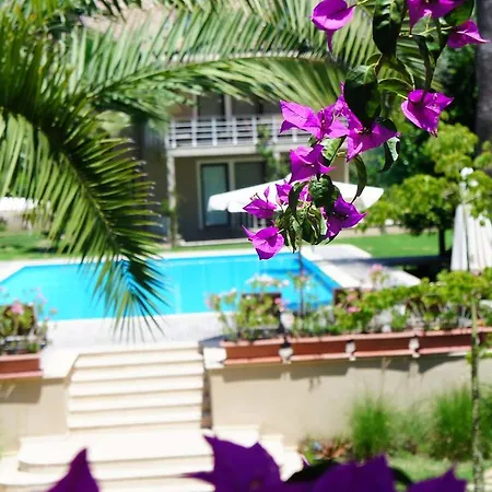 Aquamarine Garden Deluxe Apartament *